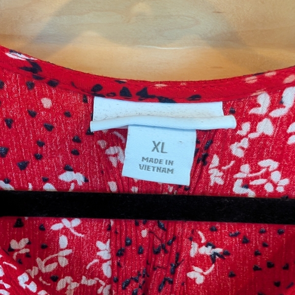 Liz Claiborne Red and White Floral Blouse - Picture 4 of 6